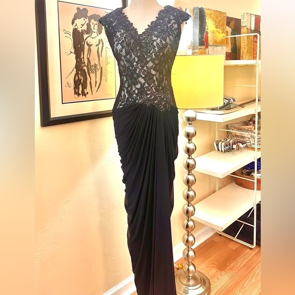 Tadashi Shoji,Exquisite,Flattering Dress Draped,Ruched Evening Lace Gown,Size 6 - Picture 3 of 12